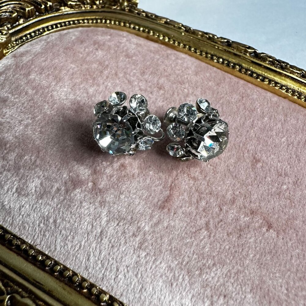 Vintage Signed Coro Rhinestone Screw-back Earrings Silver Tone Floral Design MCM - Picture 5 of 9